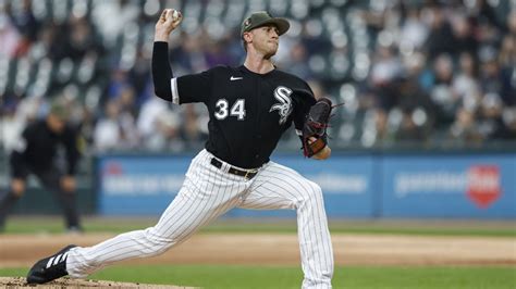 Michael Kopech allows 1 hit in 8 brilliant innings as the Chicago White Sox beat the Kansas City Royals 2-0